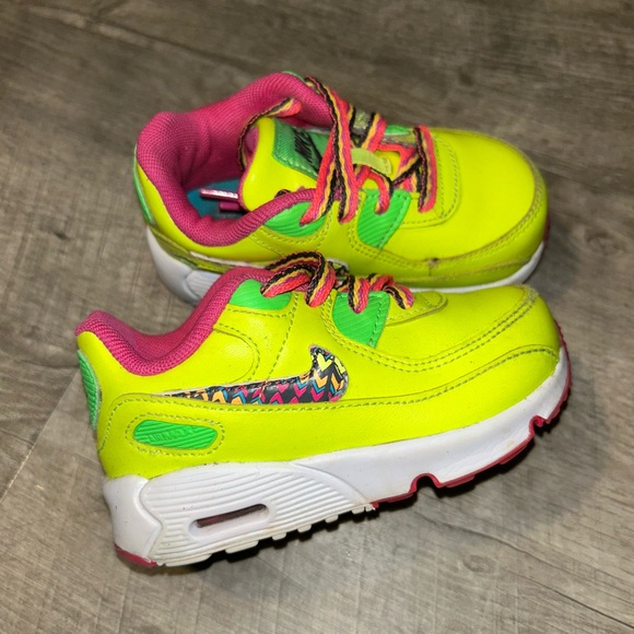 Nike - Picture 2 of 3